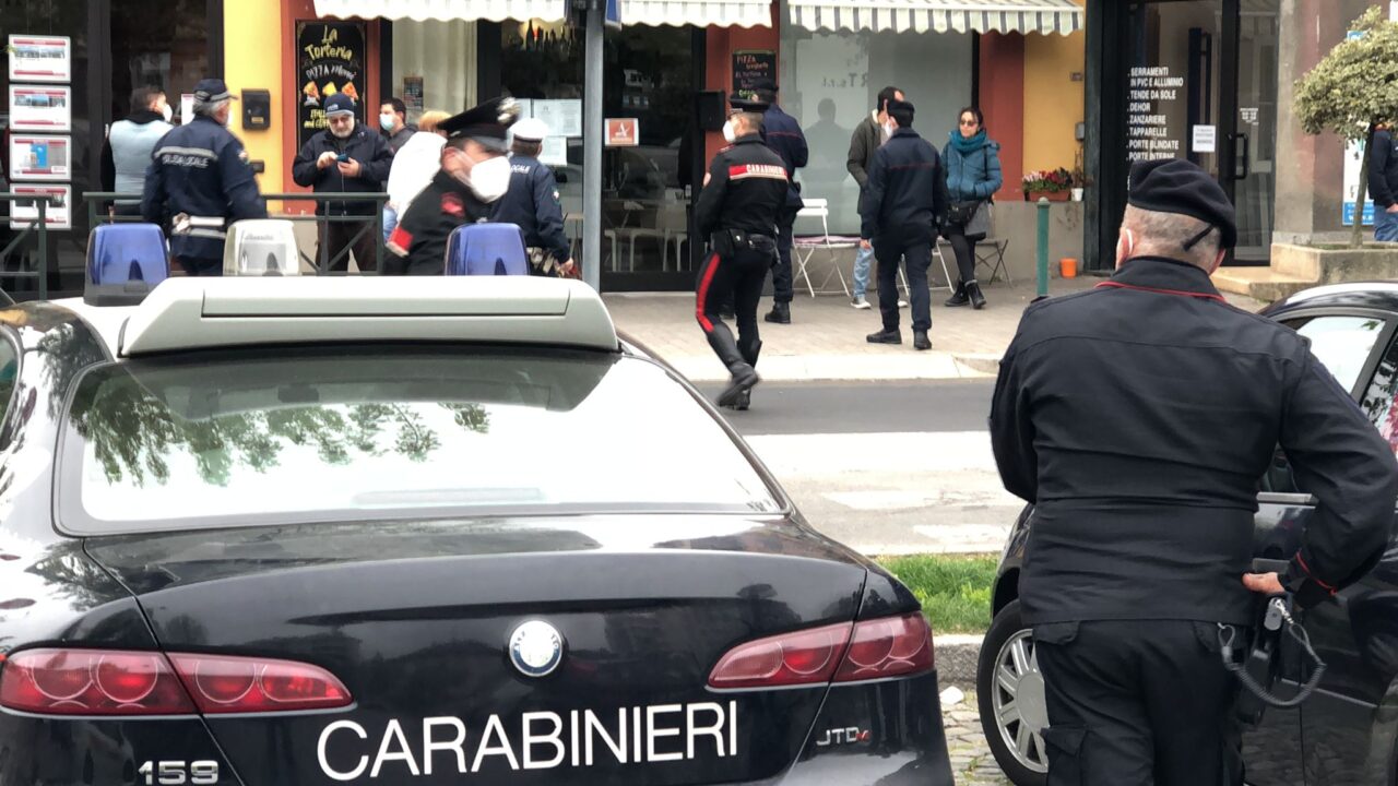 La Torteria aperta, arrivano Carabinieri e Vigili I VIDEO