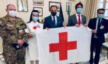 Croce Rossa consegna la bandiera al presidente Cirio