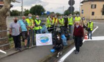 Una rete salvarifiuti e pulizia della sponda della roggia: gli Amici del Po a lavoro LE FOTO