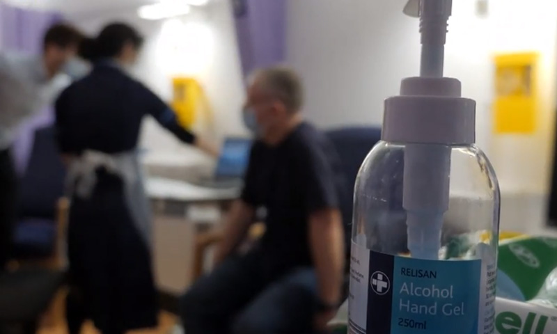 Covid-19, tamponi rapidi gratis vaccino a Ferragosto