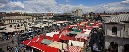 Omicidio tra i banchi del mercato: la vittima un ambulante