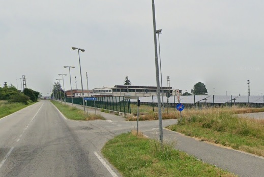 Una rotonda tra via Giotto, via Torino e il cavalcavia