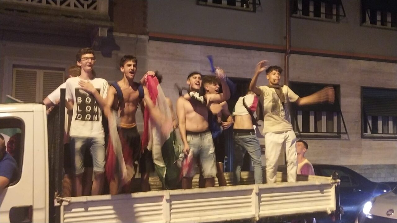 Italia campione d’Europa, caroselli in tutta Chivasso I VIDEO