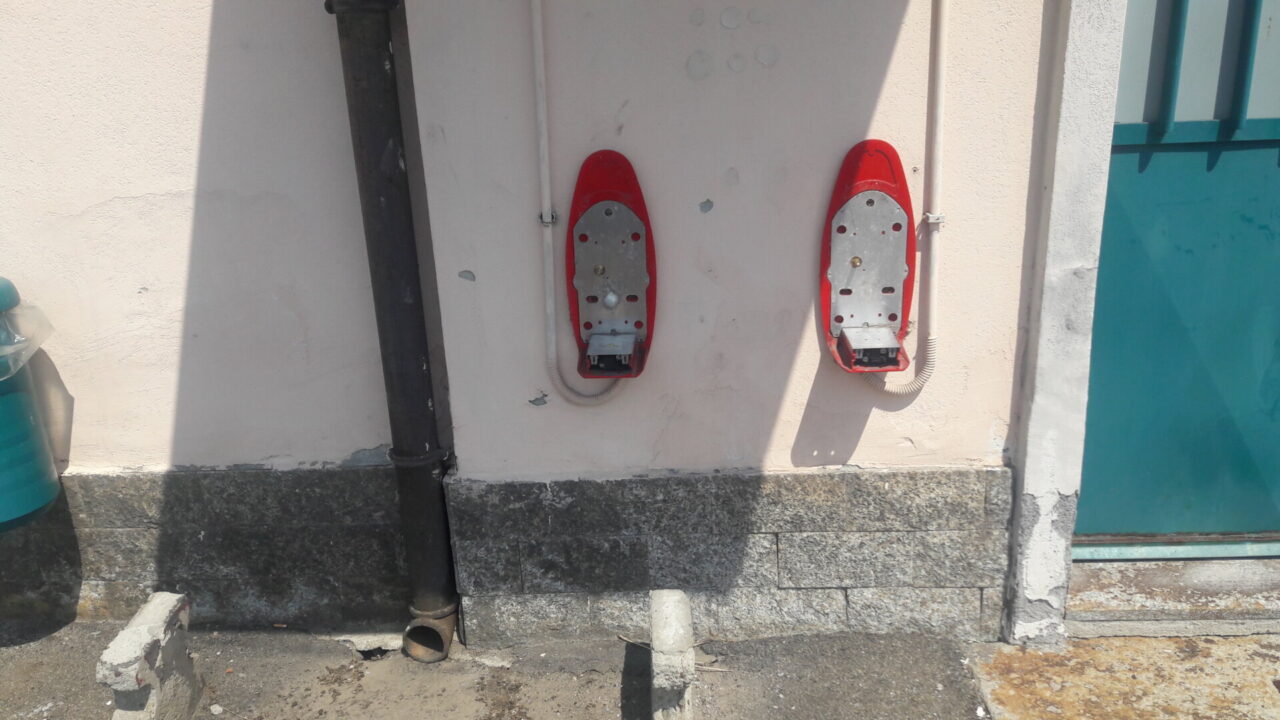 In stazione, sparite le panchine e le obliteratrici
