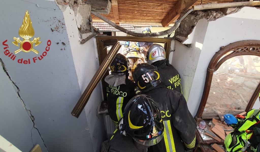 Esplosione in una palazzina, morto il bimbo di 4 anni LE FOTO