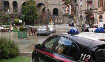 Aggredisce un uomo con un martello: arrestato