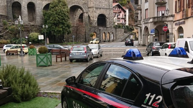 Aggredisce un uomo con un martello: arrestato