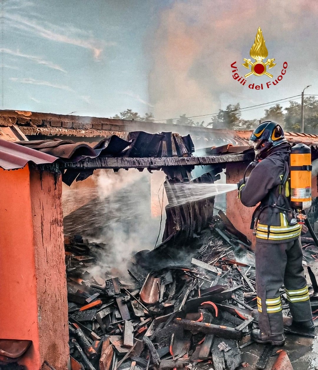 Incendio in una legnaia a Saluggia