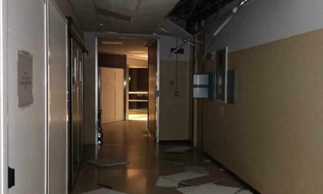 Raffiche di vento, crolla il soffitto dell’ospedale