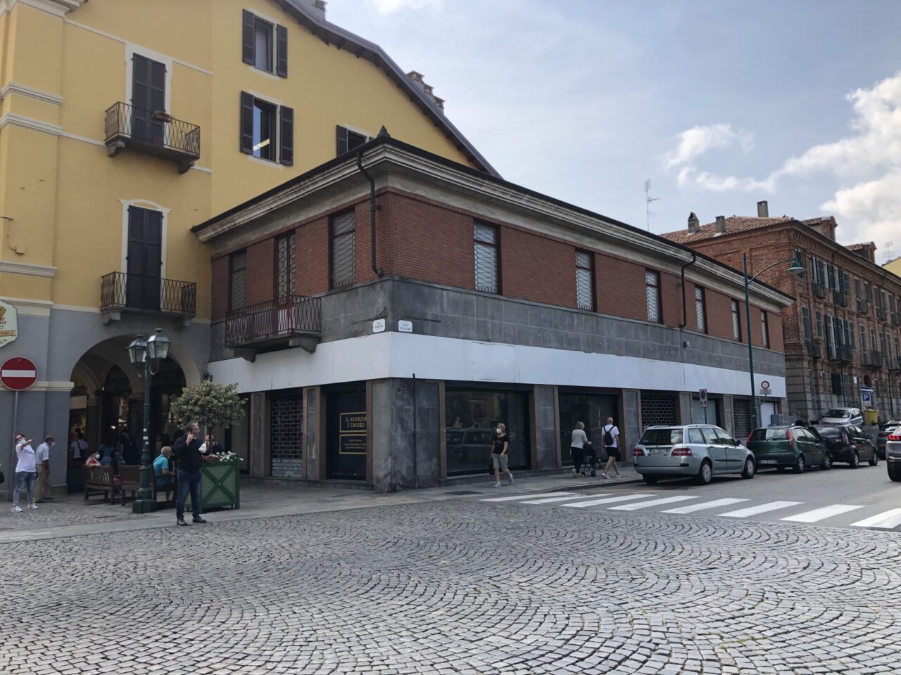 Rivoluzione in via Torino a Chivasso: all’ex Ovs in arrivo un sushi bar