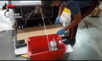 53 kg di droga chiusi in un armadio da spedire a Palermo