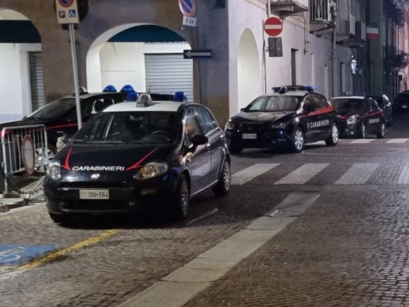 Violenta rissa in piazza, quattro denunciati