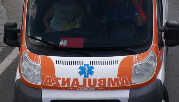 Bucano le ruote delle ambulanze della Croce Verde