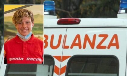 Terribile incidente in moto: ragazzina si schianta contro il trattore del padre e muore