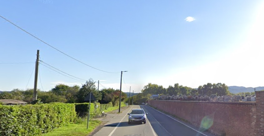 Corse nella via del cimitero con moto da cross, caos in frazione
