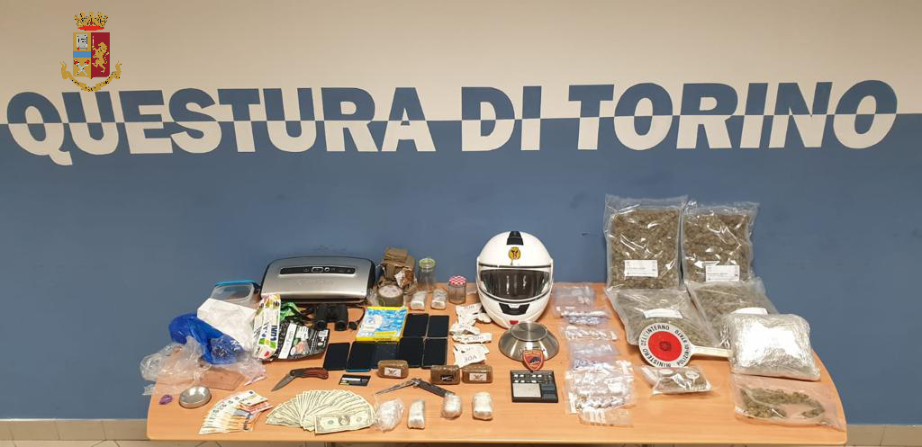 Due arresti e 7 kg di marijuana e hashish sequestrati: questo il bilancio dell’attività di indagine condotta dai poliziotti di Torino nella giornata di mercoledì e giovedì scorsi.
