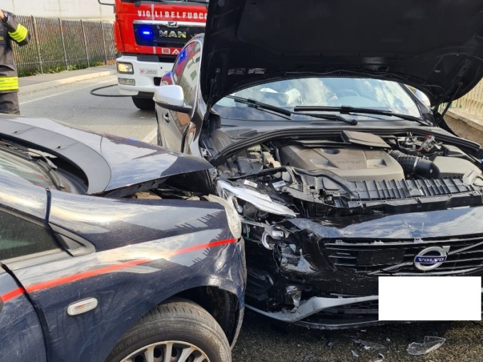 Incidente durante un inseguimento, feriti dei carabinieri LE FOTO