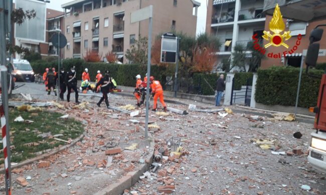 Incendio e crollo di una palazzina: salgono a due i morti