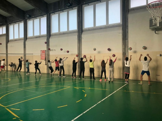 Studenti senza una palestra a scuola