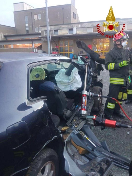 Vigili del fuoco in azione… ma sono delle esercitazioni LE FOTO