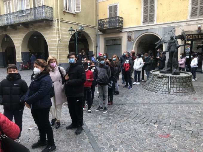 Salone dell’orientamento, la coda arriva in via Torino