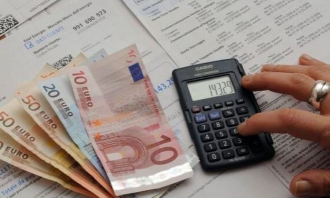 Rifiuti, bollette sempre più salate: minoranza all’attacco