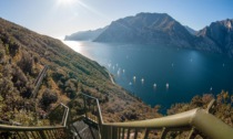 La spettacolare scalinata panoramica a picco sul lago di Garda