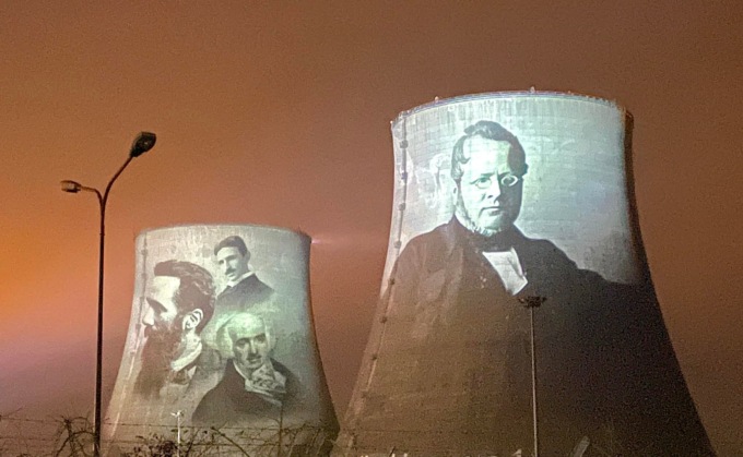 Illuminazioni speciali sulle Torri di Raffreddamento dell’ex centrale IL VIDEO