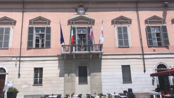 Una nuova piazza dietro al supermercato
