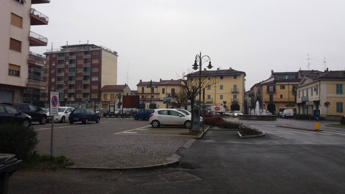 Ladri salgono dalla grondaia e entrano nell’alloggio