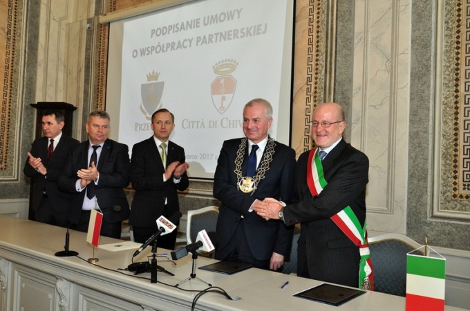 Gemellaggio Chivasso-Przemyls: indignazione e imbarazzo per ciò che accade al confine polacco