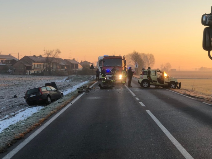 Colto da un colpo di sonno alla guida finisce contro un’altra auto LE FOTO