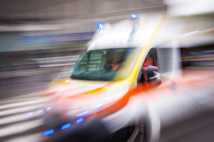 Donna scappa di casa e si rifugia in hotel: poi, va fuori di testa…