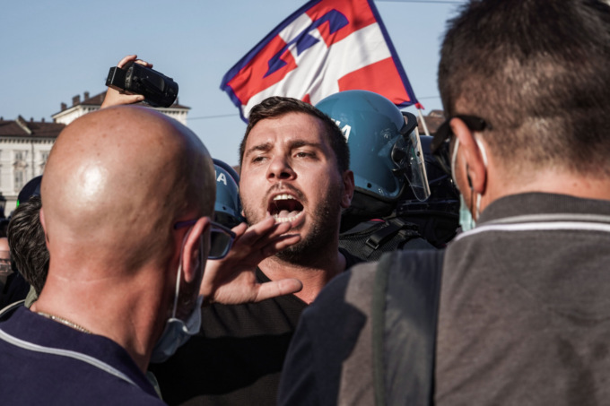 Leader No Vax, Liccione: “Fermate il corteo hanno multato mia mamma”
