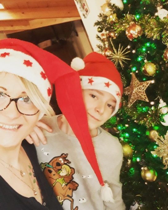 Mandateci il selfie davanti al vostro albero di Natale