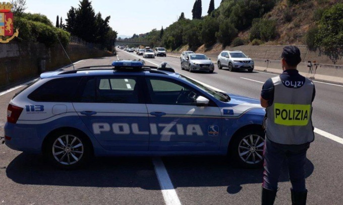 Fermato in autostrada con un chilo di cocaina