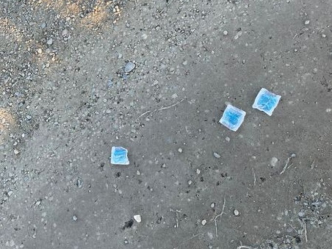 Bustine di topicida in strada, è allarme