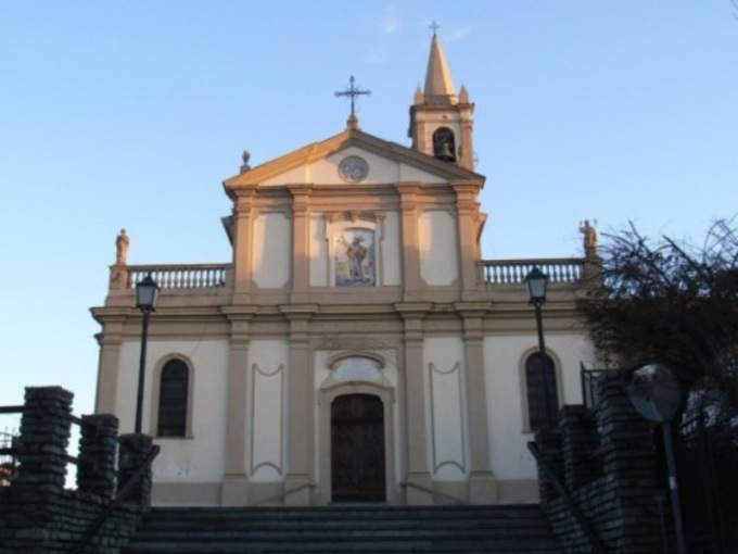 Parroco positivo, Messe sospese