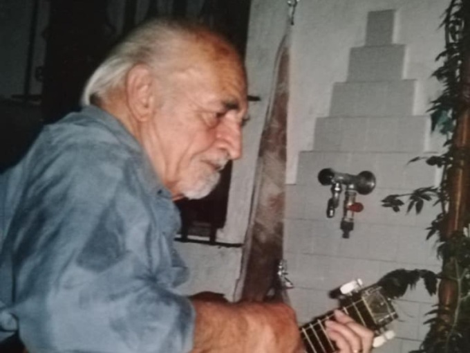 La musica e il canto erano la sua vita: l’addio ad Andrea