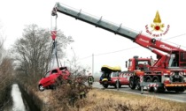 Donna trovata morta nell'auto dentro il canale LE FOTO