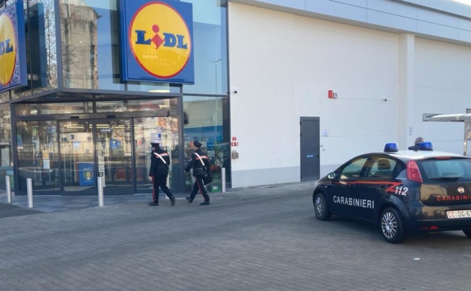 Furto al Lidl, un bottino da 500 euro
