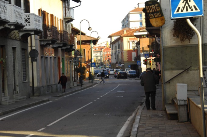 In via Torino arriva il senso unico