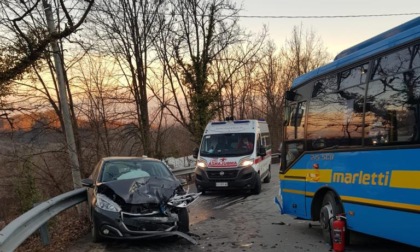 Incidente tra auto e pullman: sospeso il servizio scuolabus