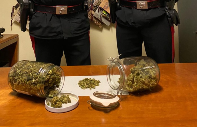 In auto e in casa aveva della marijuana, denunciato ragazzo di Livorno