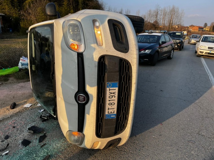 Scontro sulla provinciale, ferito un uomo LE FOTO