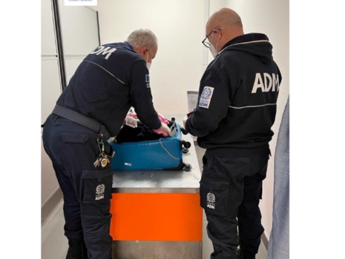 Sigarette di contrabbando, 3105 stecche sequestrate
