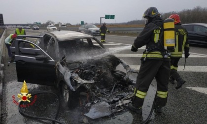 Incendio auto sull'autostrada A4 Torino-Milano