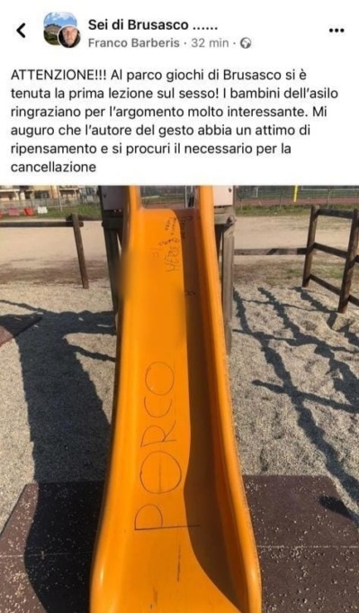 Scritte volgari e bestemmie sullo scivolo del parco giochi