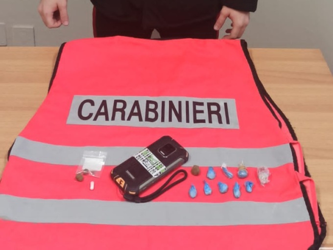 Ragazza trovata con la droga, arrestata