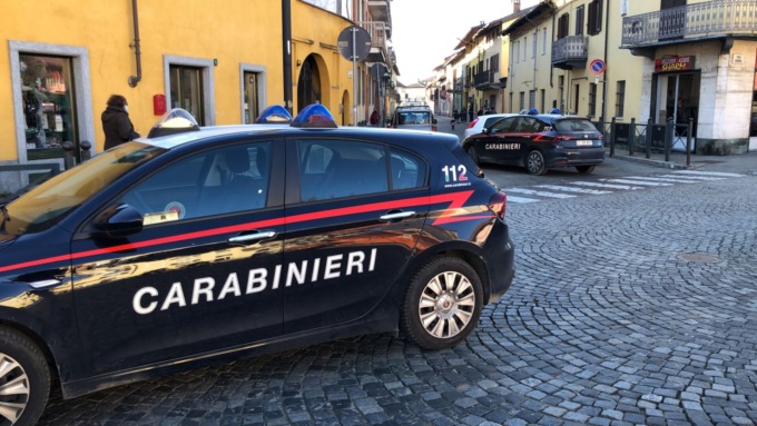 Pensionata derubata al mercato in piazza